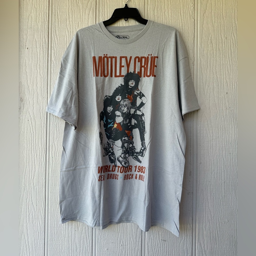 NWOT MOTLEY CRUE Graphic Tee